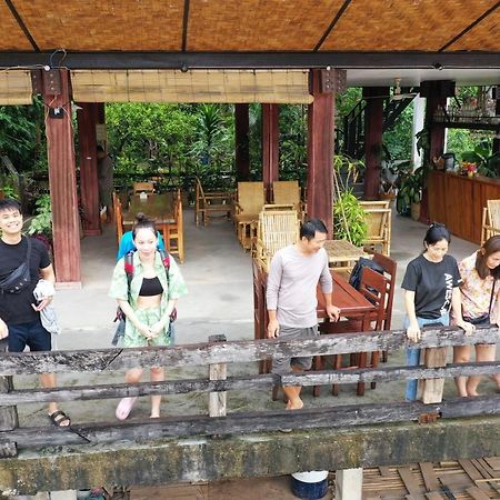 Ning Ning Guesthouse Muang Ngoi Екстер'єр фото